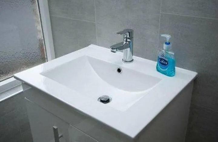 Amazing 3 Bedroom Home, Prime Bt1 Postcode And City Centre Location Belfast 0*,