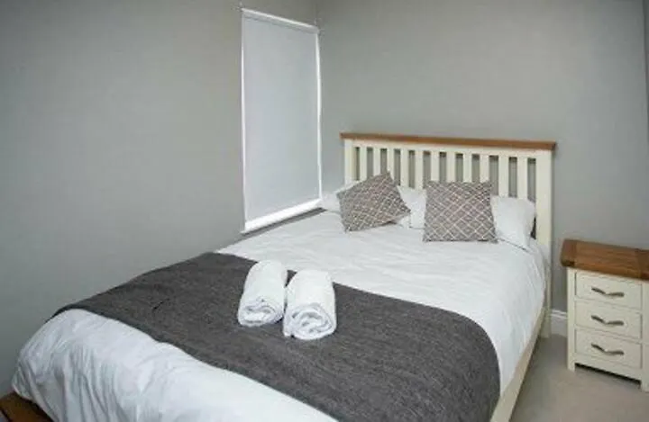 Amazing 3 Bedroom Home, Prime Bt1 Postcode And City Centre Location Belfast